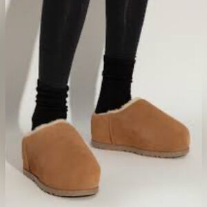 UGG Pumped Slide Faux Fur Platform Slipper Clog Shoe 7 RARE